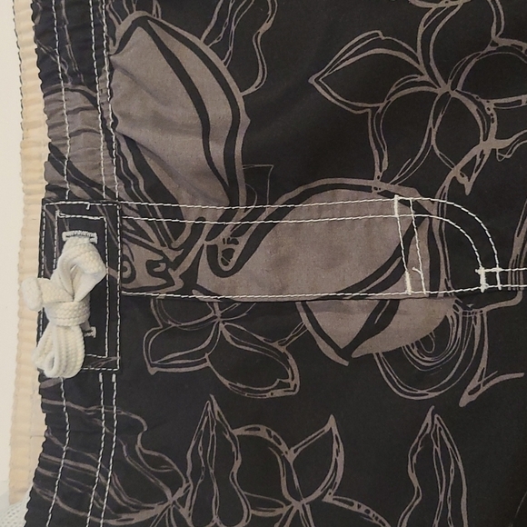 3/$20 US Apparel Black & Tan Hawaiian Print Swim Trunks - Picture 5 of 7
